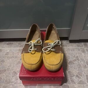 AEROSOLES Women's Yellow and Brown Moccasins